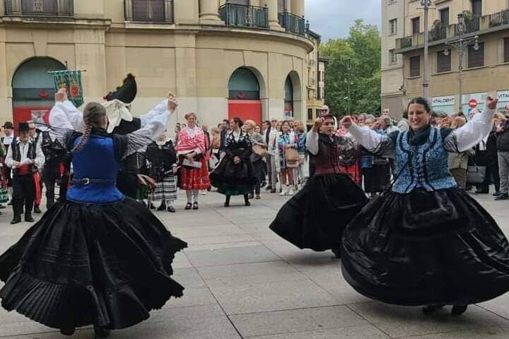 baile en la calle de nuestro grupo