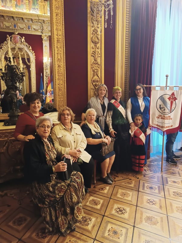 Foto de grupo de las representantes de la federación de casas